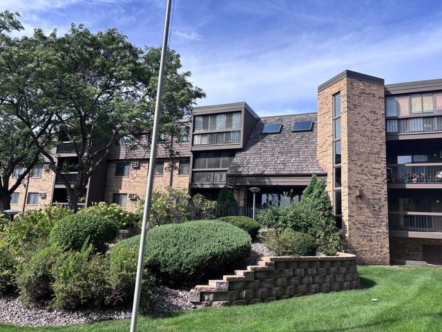 999 41st Avenue NE 302, Columbia Heights, MN 55421