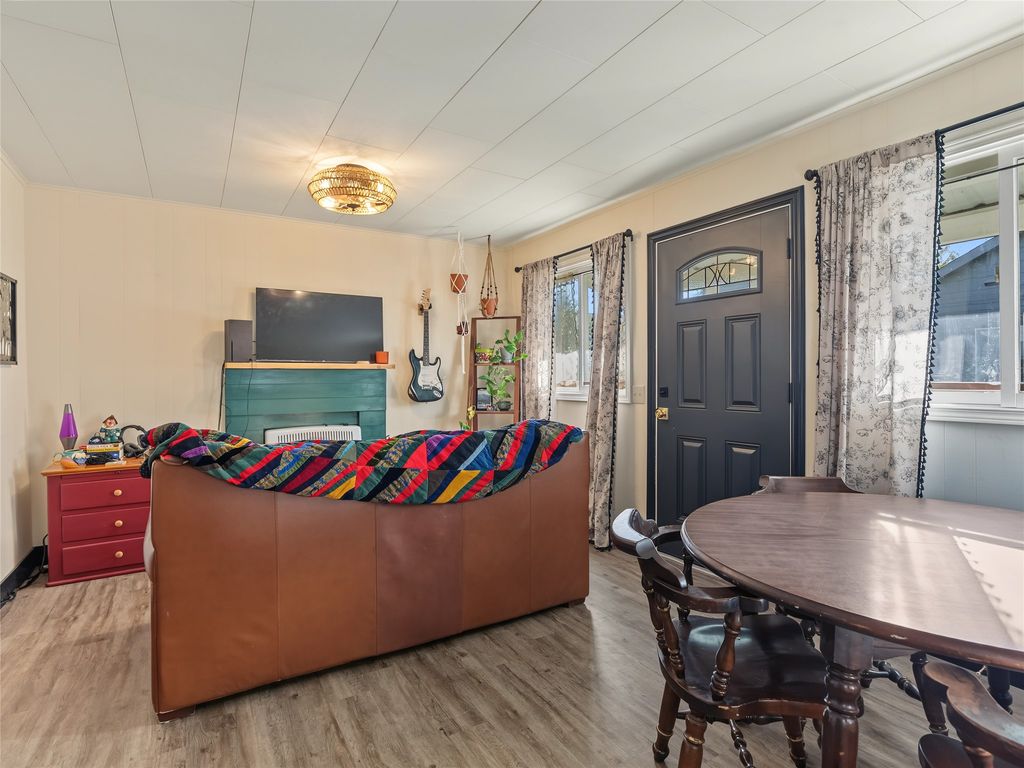 329 1/2 3rd Avenue W, Kalispell, MT 59901 photo 2