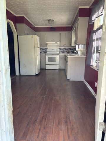 1711 N Grundy Quarles Hwy, Gainesboro, TN 38562