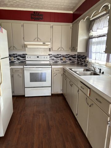 1711 N Grundy Quarles Hwy, Gainesboro, TN 38562