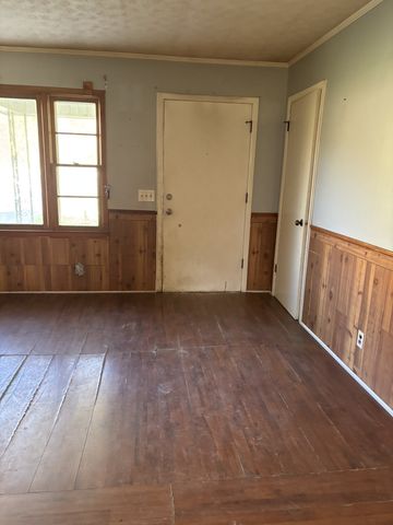 1711 N Grundy Quarles Hwy, Gainesboro, TN 38562