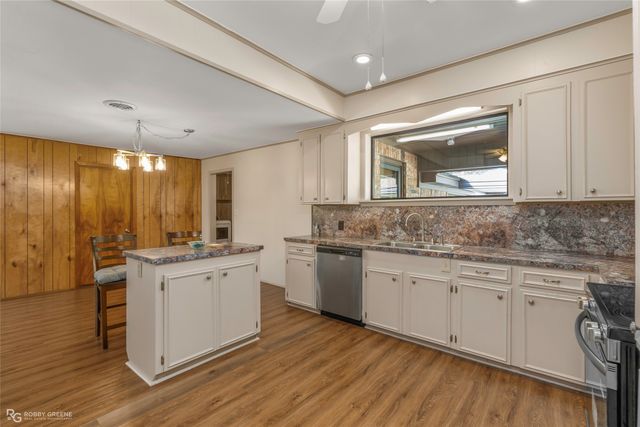 104 3rd Street NW, Springhill, LA 71075