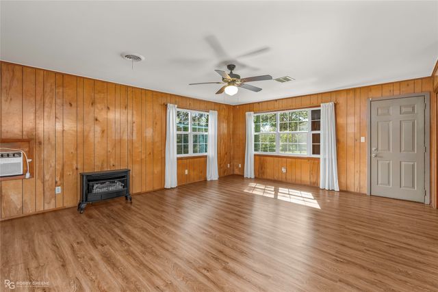 104 3rd Street NW, Springhill, LA 71075