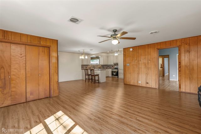 104 3rd Street NW, Springhill, LA 71075