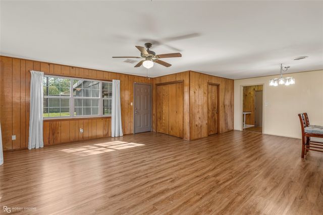 104 3rd Street NW, Springhill, LA 71075