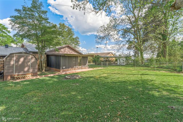 104 3rd Street NW, Springhill, LA 71075