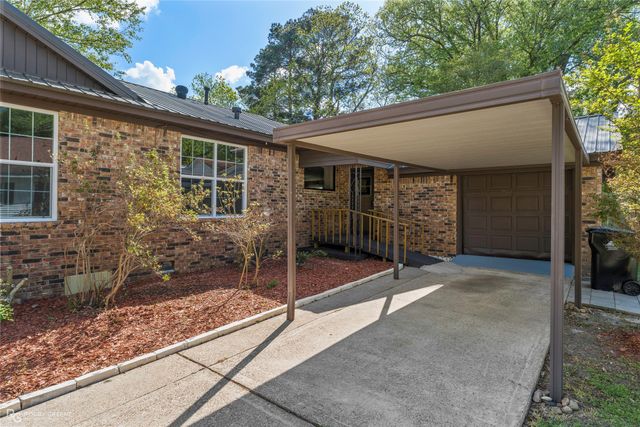 104 3rd Street NW, Springhill, LA 71075