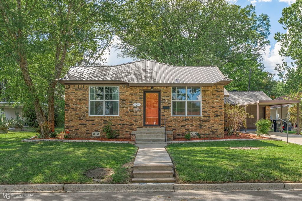 104 3rd Street NW, Springhill, LA 71075