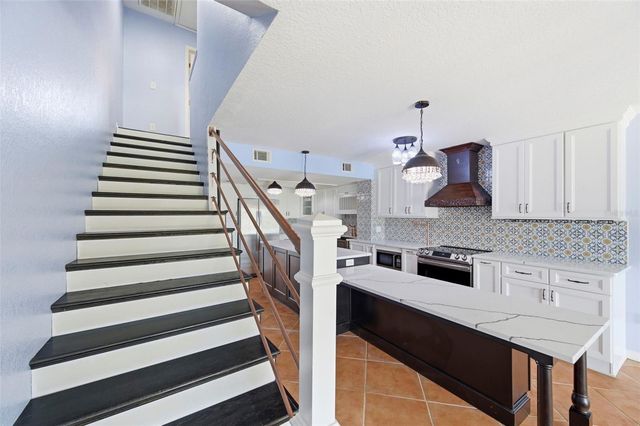 9438 TARA CAY COURT 27, Seminole, FL 33776