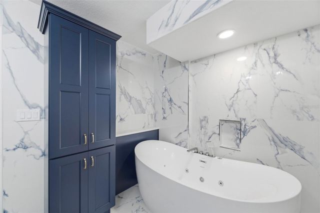 9438 TARA CAY COURT 27, Seminole, FL 33776