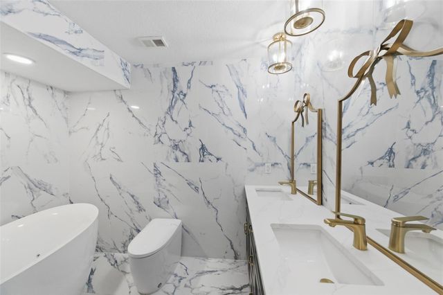 9438 TARA CAY COURT 27, Seminole, FL 33776