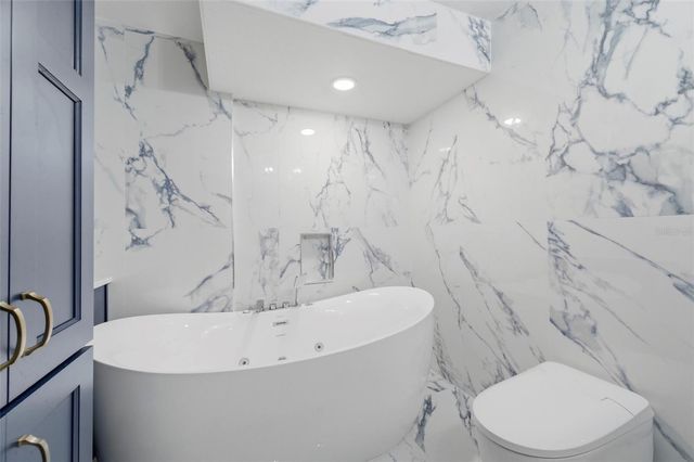 9438 TARA CAY COURT 27, Seminole, FL 33776