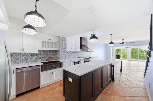 9438 TARA CAY COURT 27, Seminole, FL 33776