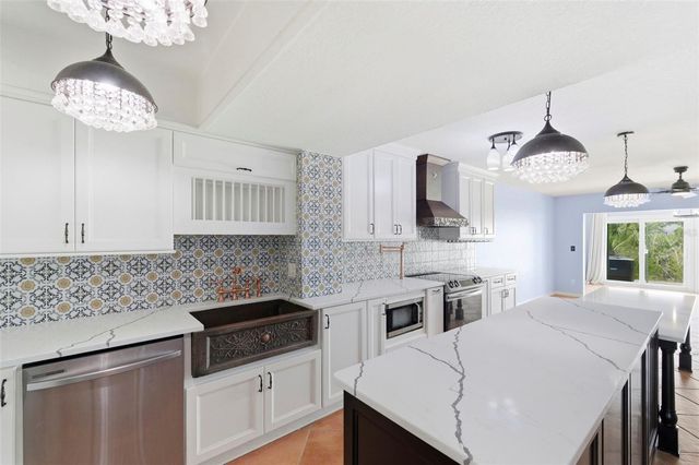 9438 TARA CAY COURT 27, Seminole, FL 33776