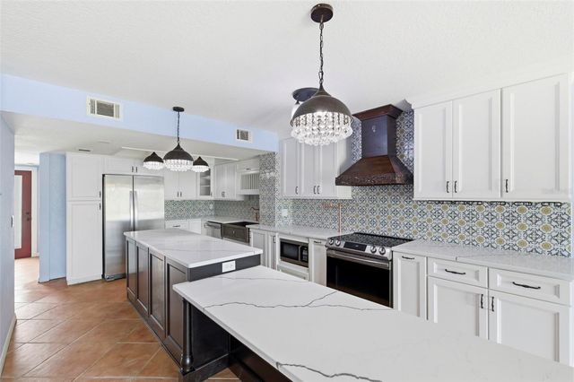 9438 TARA CAY COURT 27, Seminole, FL 33776