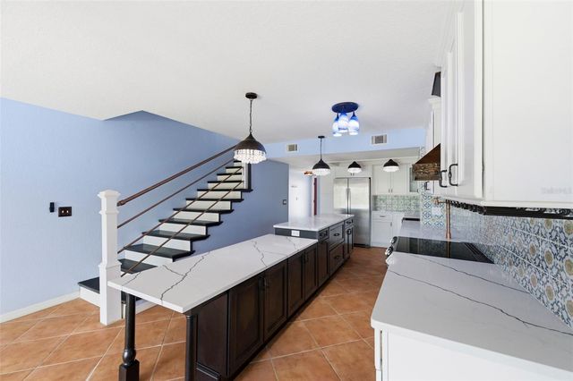 9438 TARA CAY COURT 27, Seminole, FL 33776