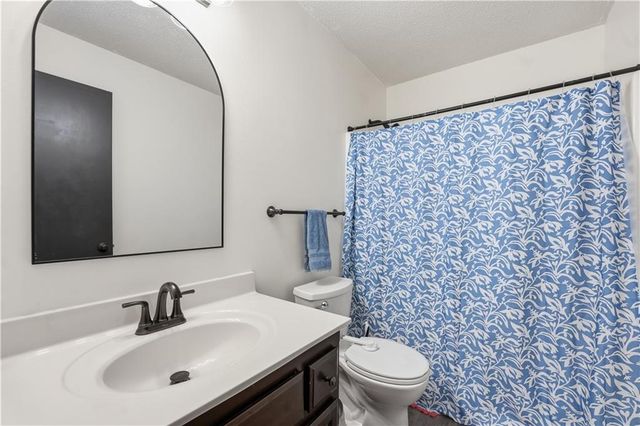 1305 Stonecrest Drive, Kearney, MO 64060