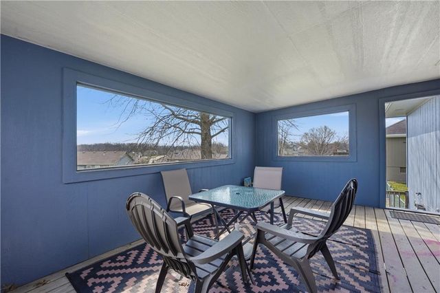 1305 Stonecrest Drive, Kearney, MO 64060