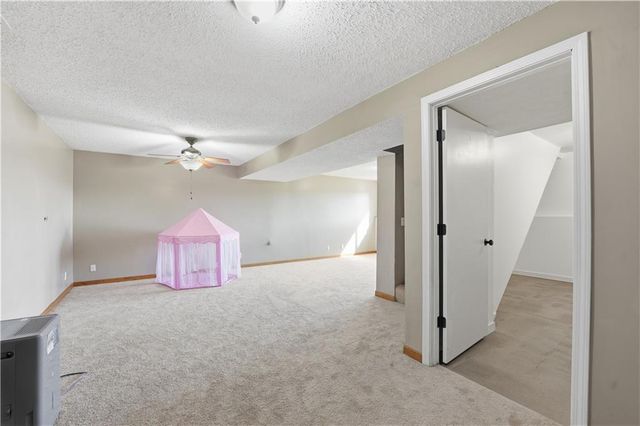 1305 Stonecrest Drive, Kearney, MO 64060