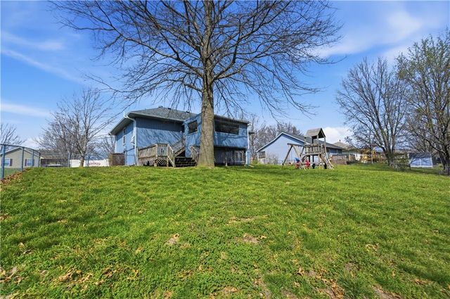 1305 Stonecrest Drive, Kearney, MO 64060