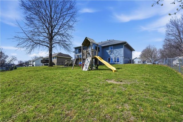 1305 Stonecrest Drive, Kearney, MO 64060