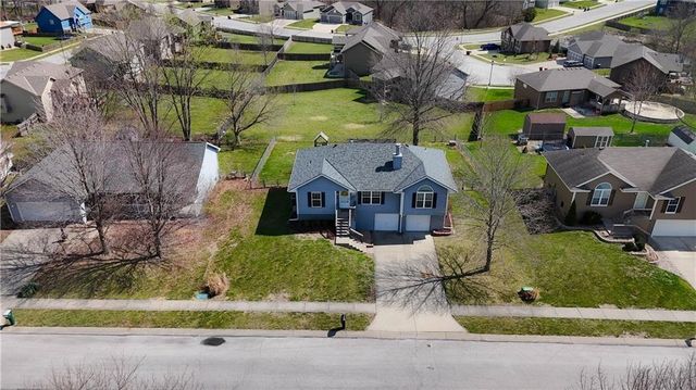 1305 Stonecrest Drive, Kearney, MO 64060
