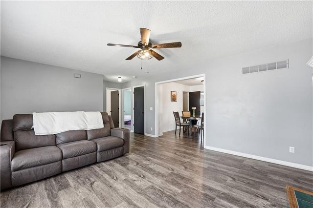 1305 Stonecrest Drive, Kearney, MO 64060