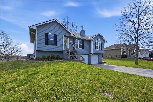 1305 Stonecrest Drive, Kearney, MO 64060