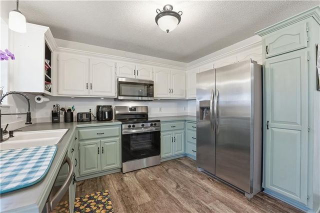 1305 Stonecrest Drive, Kearney, MO 64060