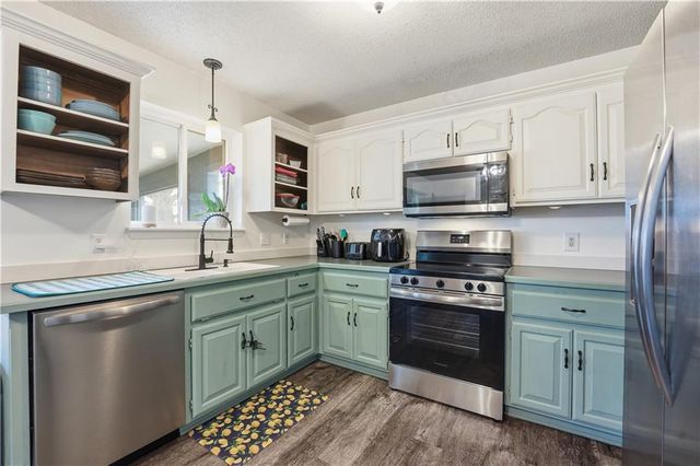 1305 Stonecrest Drive, Kearney, MO 64060