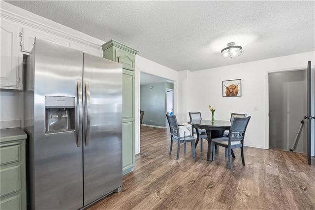 1305 Stonecrest Drive, Kearney, MO 64060