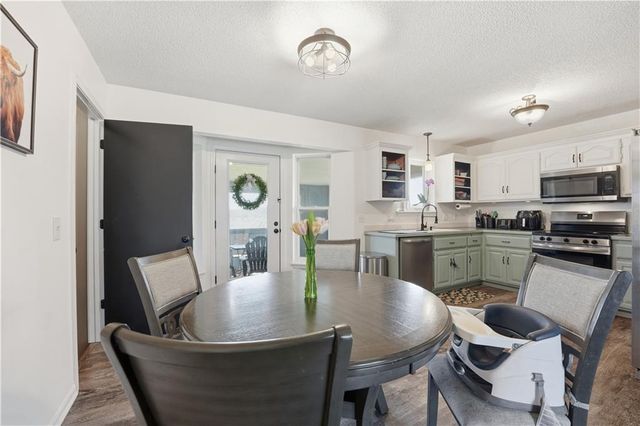 1305 Stonecrest Drive, Kearney, MO 64060