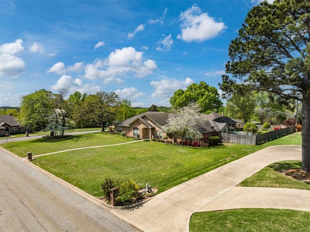 101 Bent Tree Drive, Palestine, TX 75801