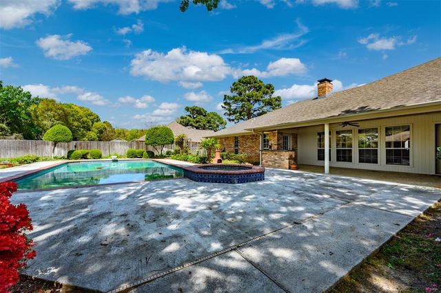 101 Bent Tree Drive, Palestine, TX 75801