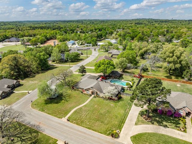 101 Bent Tree Drive, Palestine, TX 75801