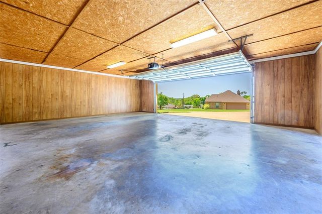 101 Bent Tree Drive, Palestine, TX 75801