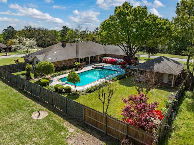 101 Bent Tree Drive, Palestine, TX 75801
