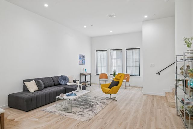 1767 Novela Way, Dallas, TX 75215