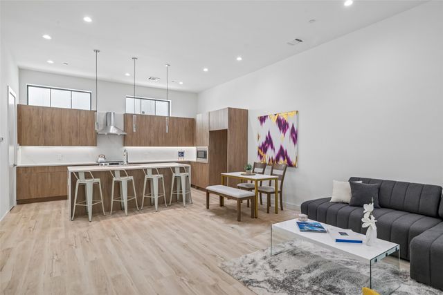 1767 Novela Way, Dallas, TX 75215