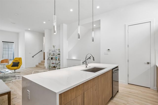 1767 Novela Way, Dallas, TX 75215