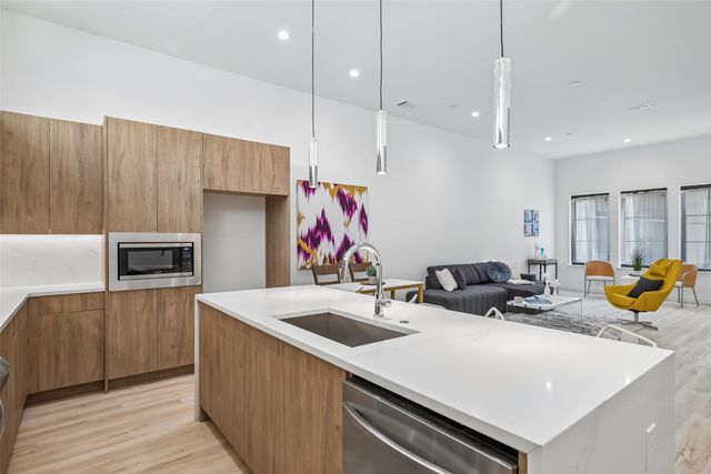 1767 Novela Way, Dallas, TX 75215