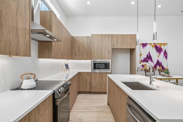 1767 Novela Way, Dallas, TX 75215