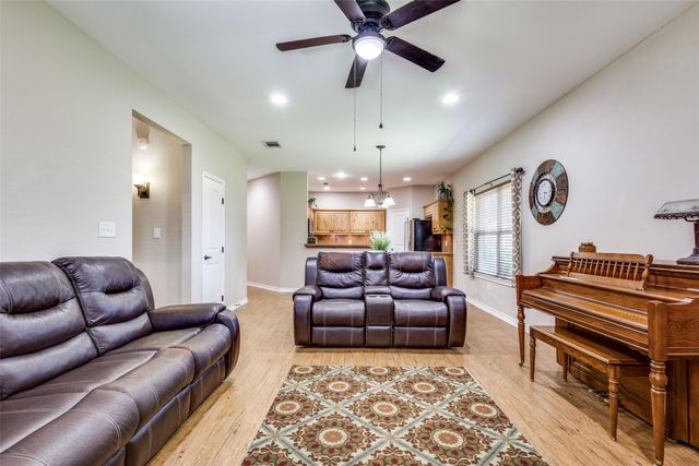 402 E Main Street, Tioga, TX 76271