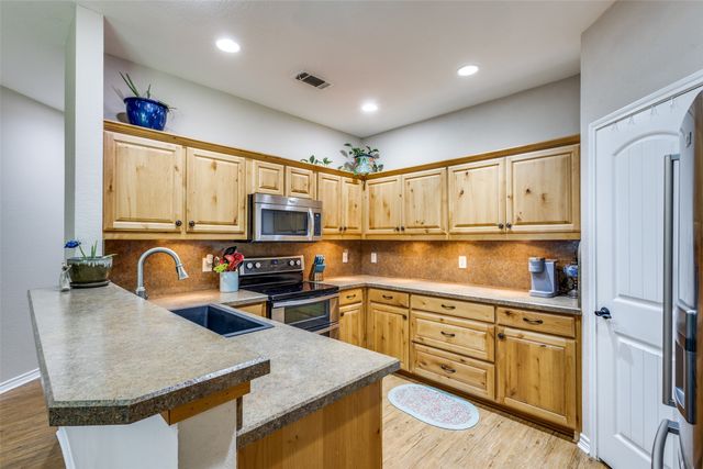 402 E Main Street, Tioga, TX 76271