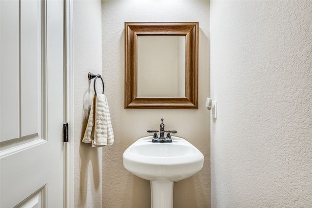 402 E Main Street, Tioga, TX 76271