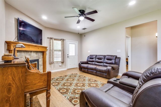 402 E Main Street, Tioga, TX 76271