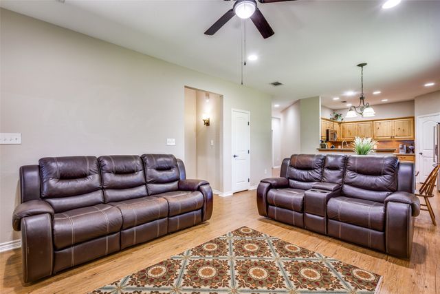 402 E Main Street, Tioga, TX 76271