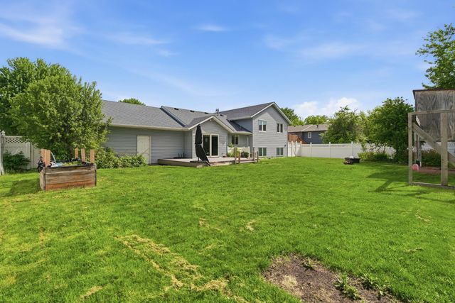 1667 Knights Drive, North Mankato, MN 56003