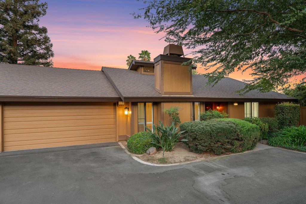 Image 1 of property listing at 6260 N Palm Avenue # 111, Fresno, CA 93704