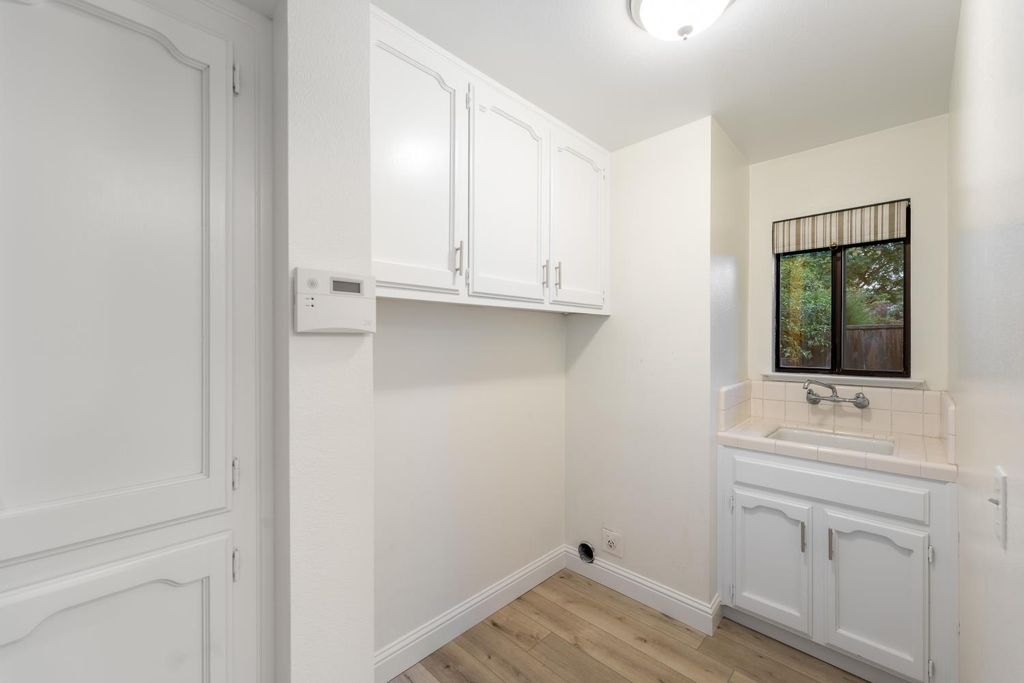 Image 10 of property listing at 6260 N Palm Avenue # 111, Fresno, CA 93704
